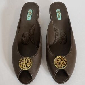 OKAb Brown Mule with Leopard Medallion Size M 6.5/7